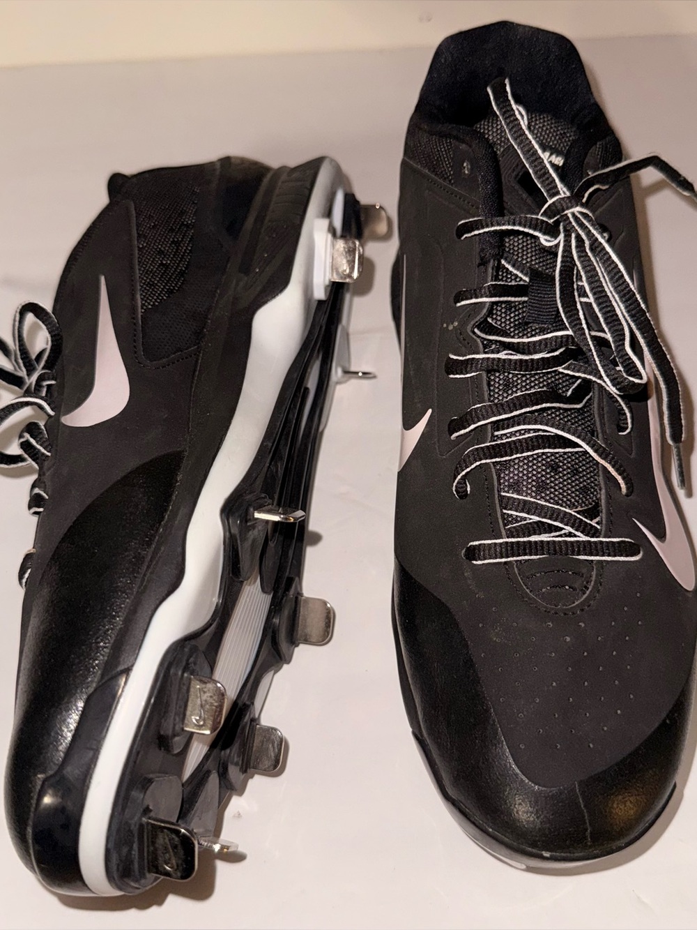 Nike Men’s Black and White Baseball Cleats - Metal Spikes